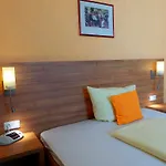 Zur Lindenau Guest house