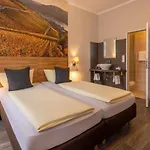 Zur Lindenau Guest house