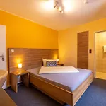 Zur Lindenau 4* Ruedesheim am Rhein