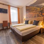 בית הארחה Zur Lindenau 4*