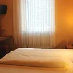 בית הארחה Zur Lindenau 4*