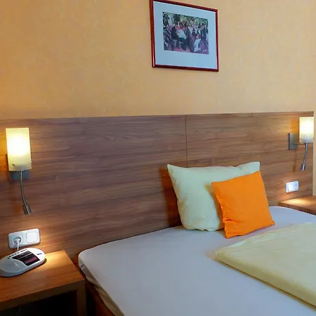 Zur Lindenau Guest house