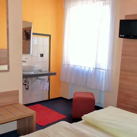 Zur Lindenau Guest house