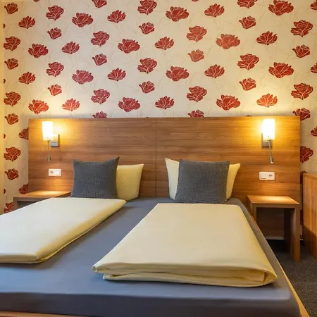 Zur Lindenau Πανσιόν 4*