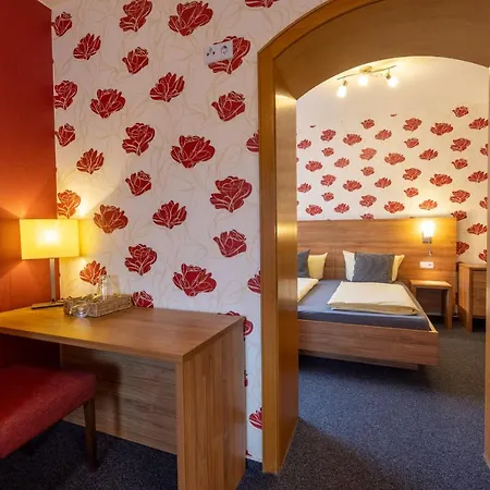 Πανσιόν Zur Lindenau 4*