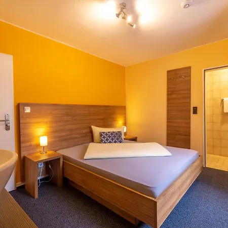 Zur Lindenau 4* Ruedesheim am Rhein