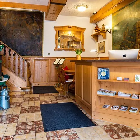 Zur Lindenau 3* Ruedesheim am Rhein