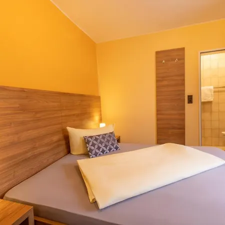 Zur Lindenau 3* רודסהיים אם ריין