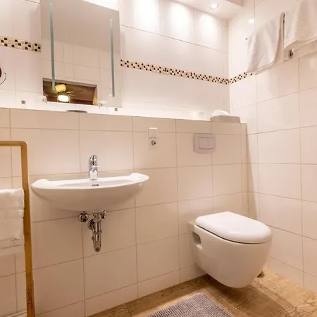 Zur Lindenau 3* רודסהיים אם ריין