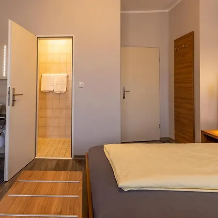 Zur Lindenau 3* רודסהיים אם ריין