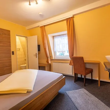 Zur Lindenau Guest house