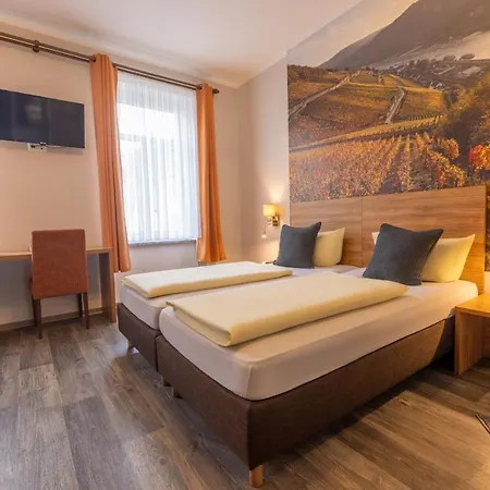 Πανσιόν Zur Lindenau 4*