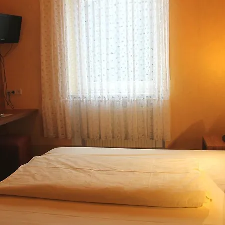 Pensjonat Zur Lindenau 3*