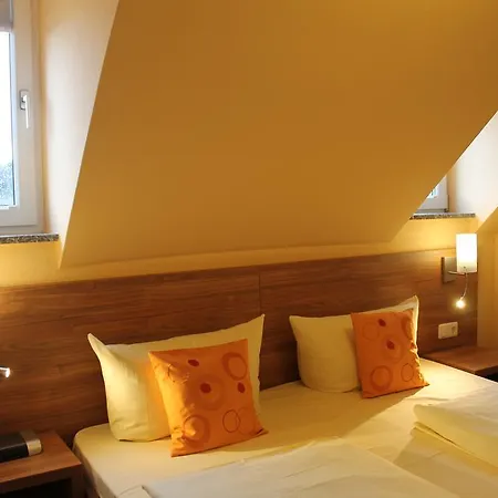 Πανσιόν Zur Lindenau 4*