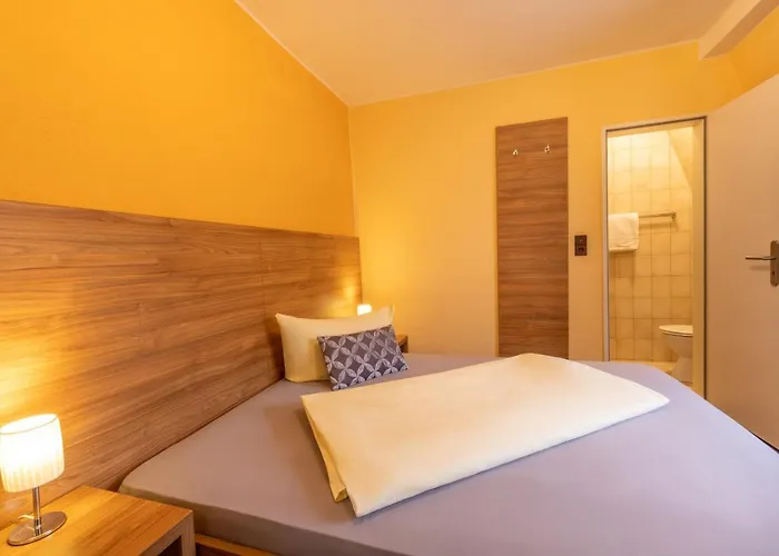 Zur Lindenau 3* Rüdesheim am Rhein